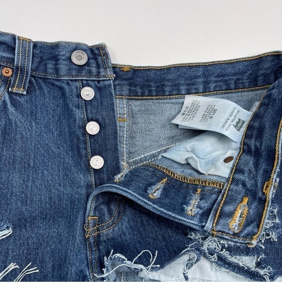 Levi’s 501 Shorts Denim Shorty Cutoff Shorts Button Fly Blue Distressed Summer - Picture 4 of 15